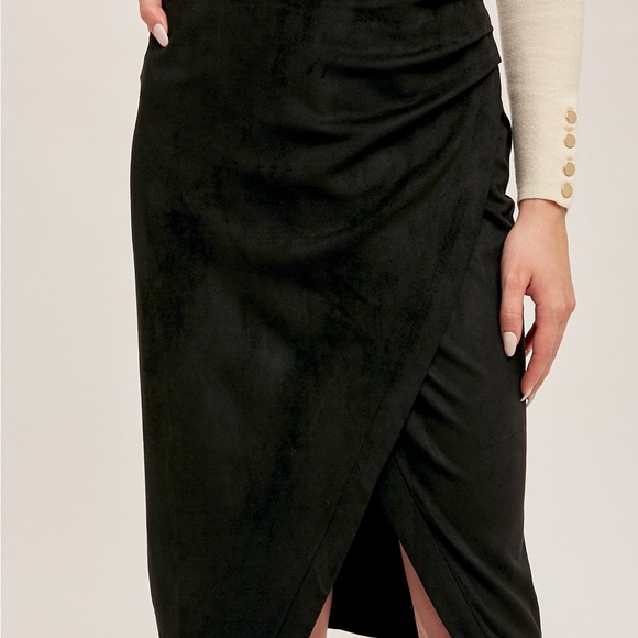 Elegant Black faux wrap Women's Skirt in faux suede - Picture 3 of 4